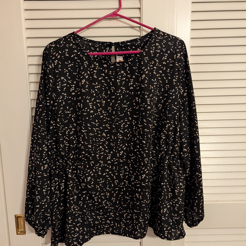 Women's Black and White Patterned Top